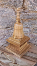 Załaduj obraz do przeglądarki galerii, Urna drewniana ozdobna