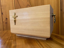 Załaduj obraz do przeglądarki galerii, Urna drewniana U01