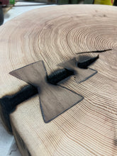 Załaduj obraz do przeglądarki galerii, Myśliwski stolik kawowy, z drewna, na porożu jelenia