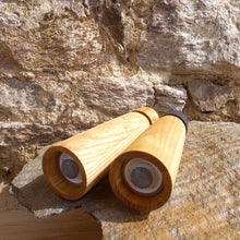 Załaduj obraz do przeglądarki galerii, Młynki do soli i pieprzu, jesion, 22,5 cm - czarny i naturalny