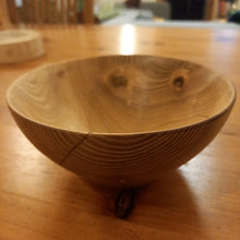 Załaduj obraz do przeglądarki galerii, Misa, akacja, średnica 15 cm