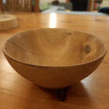 Załaduj obraz do przeglądarki galerii, Misa, akacja, średnica 15 cm
