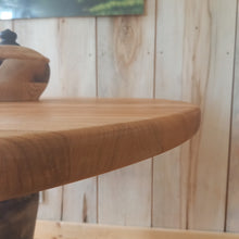 Załaduj obraz do przeglądarki galerii, Stół na toczonej nodze