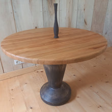 Załaduj obraz do przeglądarki galerii, Stół na toczonej nodze
