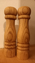 Załaduj obraz do przeglądarki galerii, Młynki do soli i pieprzu, 22,5cm, dąb, zestaw upominkowy