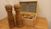 Załaduj obraz do przeglądarki galerii, Młynki do soli i pieprzu, 22,5cm, dąb, zestaw upominkowy