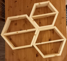 Załaduj obraz do przeglądarki galerii, Zestaw 3 szt. półek w kształcie heksagonalnym, świerk