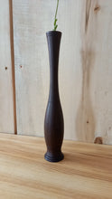 Załaduj obraz do przeglądarki galerii, Wazonik, wenge, wysokość 28 cm