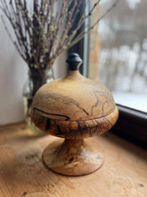 Załaduj obraz do przeglądarki galerii, Misa z pokrywą, naturalnie wybarwione drewno
