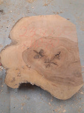 Załaduj obraz do przeglądarki galerii, Blank drewna jabłoni do toczenia fi 310x50-150mm, 054

