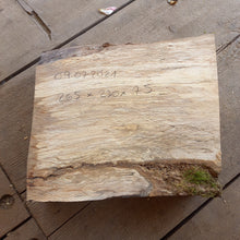Lade das Bild in den Galerie-Viewer, Gedämpfte Birke (Stichsäge) 265x230x75 mm, Holz zum Stabilisieren und Drechseln 09072021
