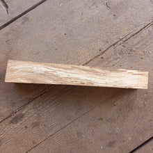 Lade das Bild in den Galerie-Viewer, Gedämpfte Birke (Stichsäge) 270x40x35 mm, Holz zum Stabilisieren und Drechseln 10072021
