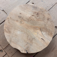 Lade das Bild in den Galerie-Viewer, Walnuss (roh) fi385 mm, Holz zum Drechseln 06082021
