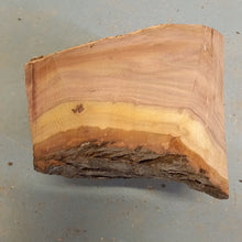 Lade das Bild in den Galerie-Viewer, Rohling, Pflaumenfi 210 mm, Drechselholz 15082021
